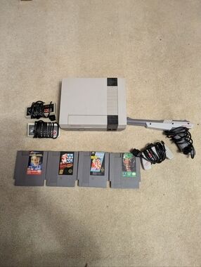 Nintendo Console, Controllers & Games.